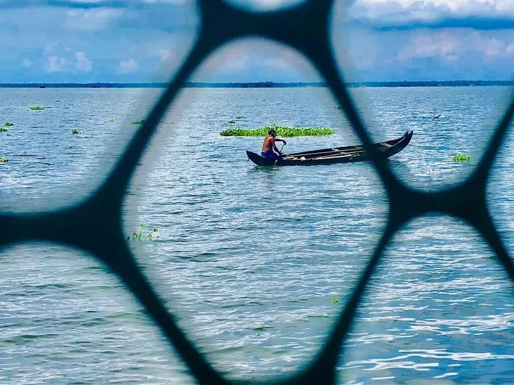 Saro Lake County Kumarakom India