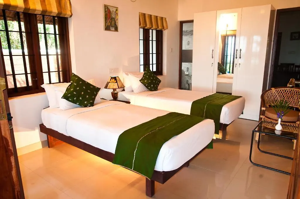 Saro Lake County Kumarakom