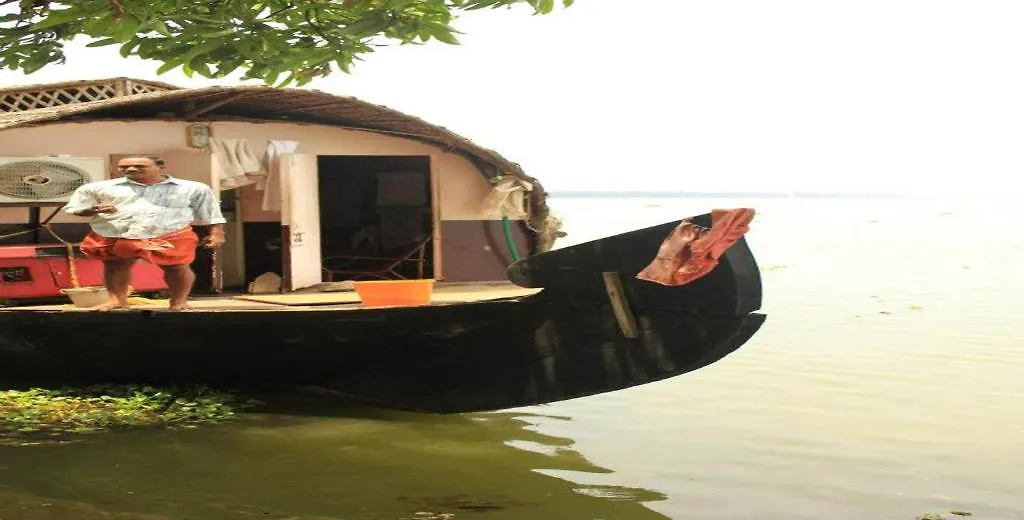 Saro Lake County Kumarakom