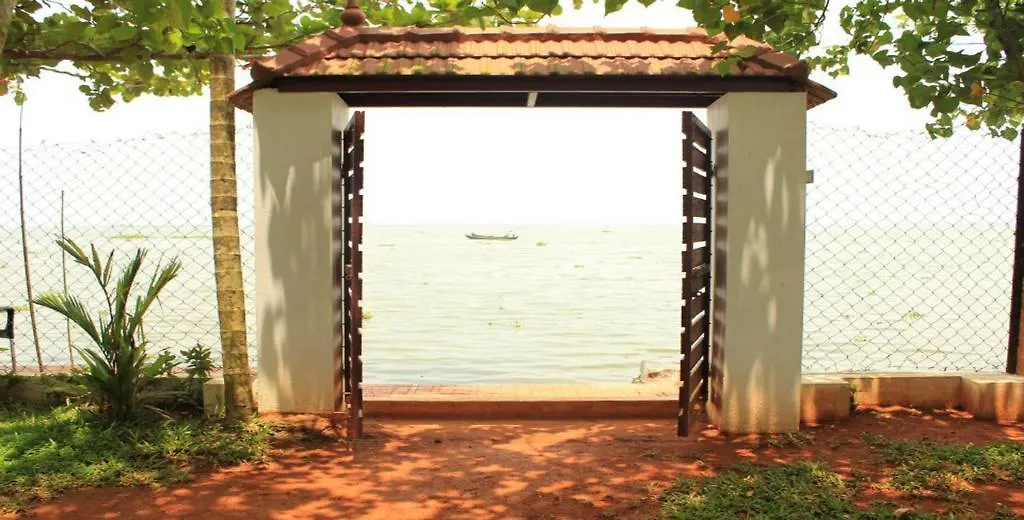 Saro Lake County Kumarakom Resort