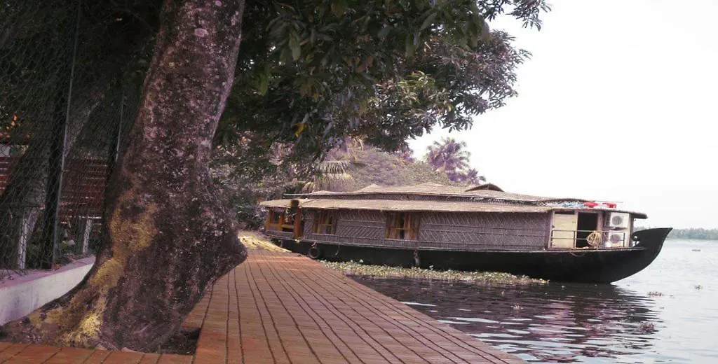 Saro Lake County Kumarakom 3*,  India