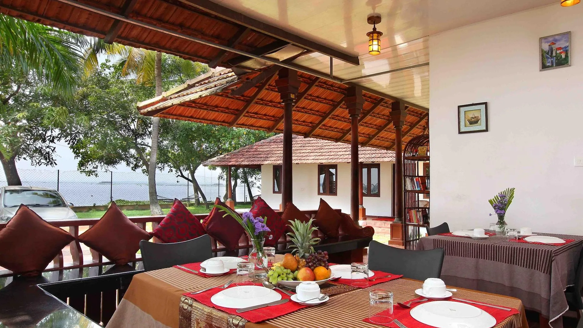 Saro Lake County Kumarakom Resort