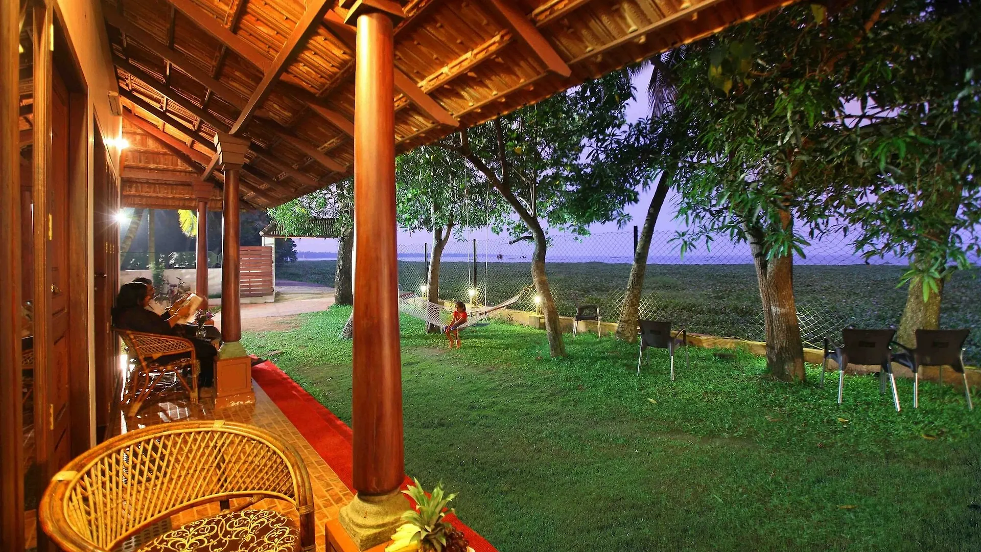 Saro Lake County Kumarakom Resort